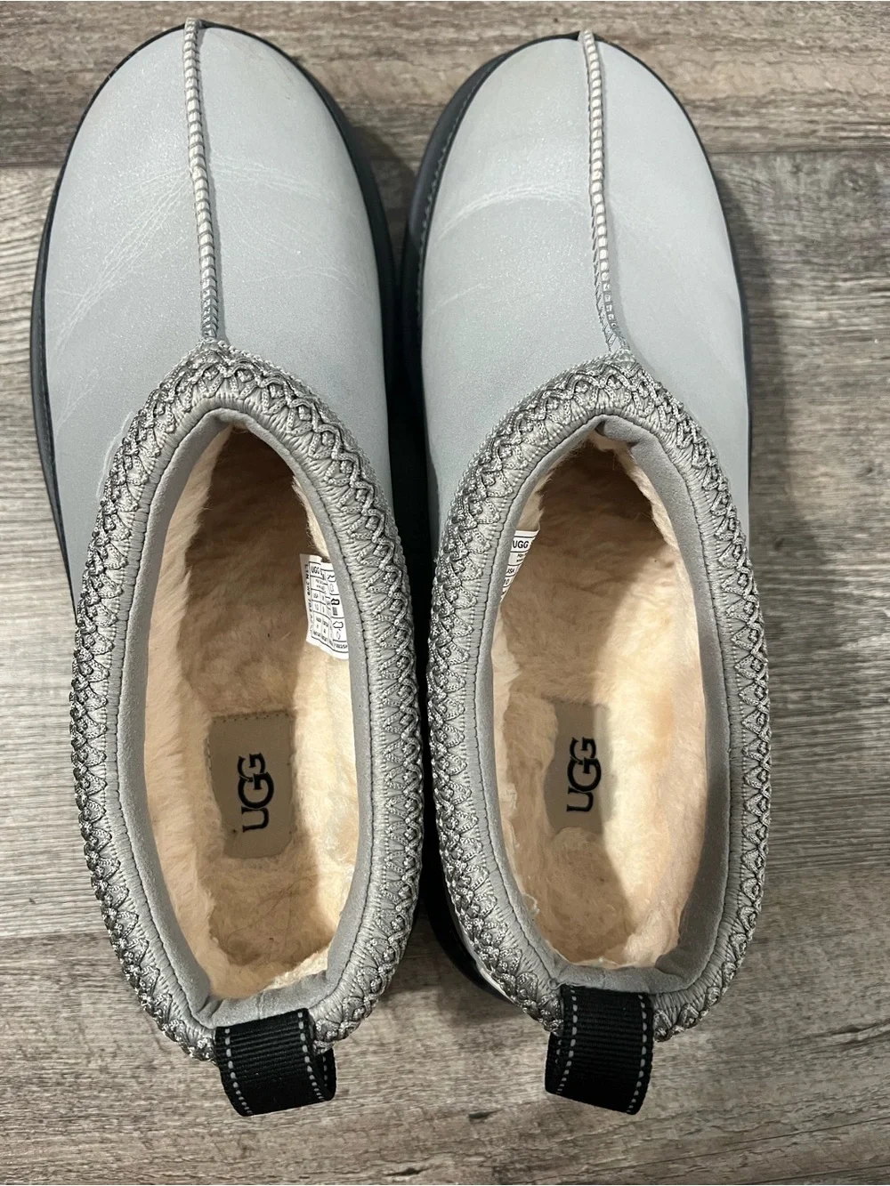 UGG Tasman Reflective Men's Silver Slip-On Quilted Collar with Black Vibram Sole
